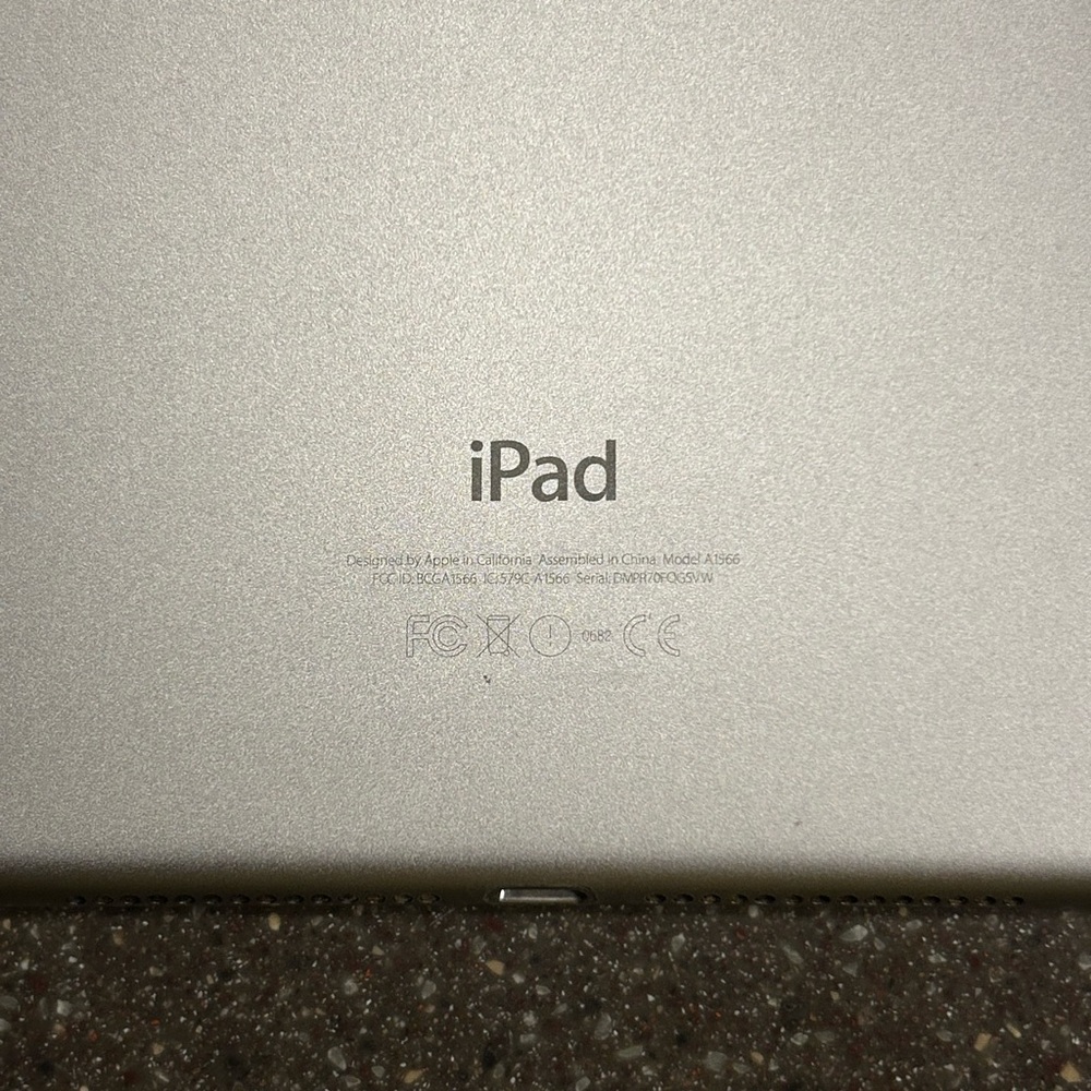 Space Gray iPad Air 2 64GB - Picture 6 of 9